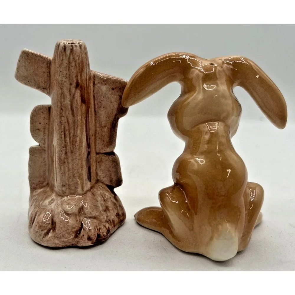 Vintage Retro Salt and Pepper Shakers Rabbit & Road Sign U260/47